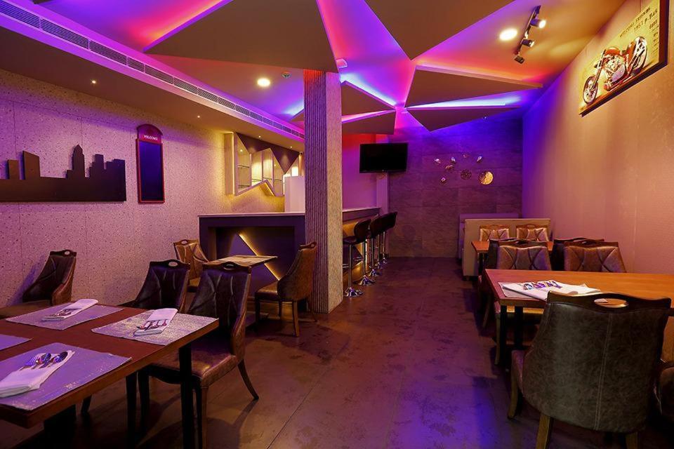 Hotel New York Square Kottayam Extérieur photo