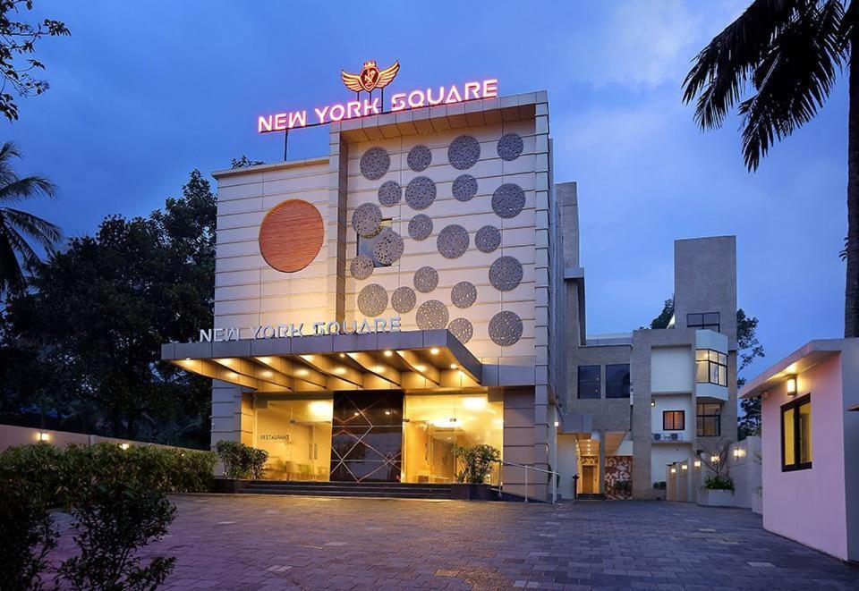 Hotel New York Square Kottayam Extérieur photo