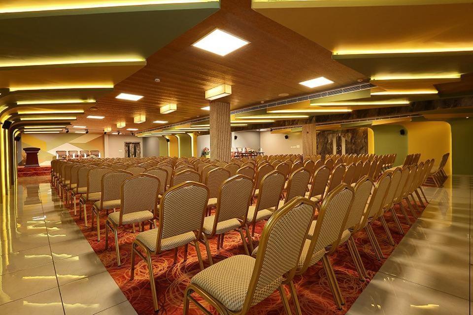 Hotel New York Square Kottayam Extérieur photo