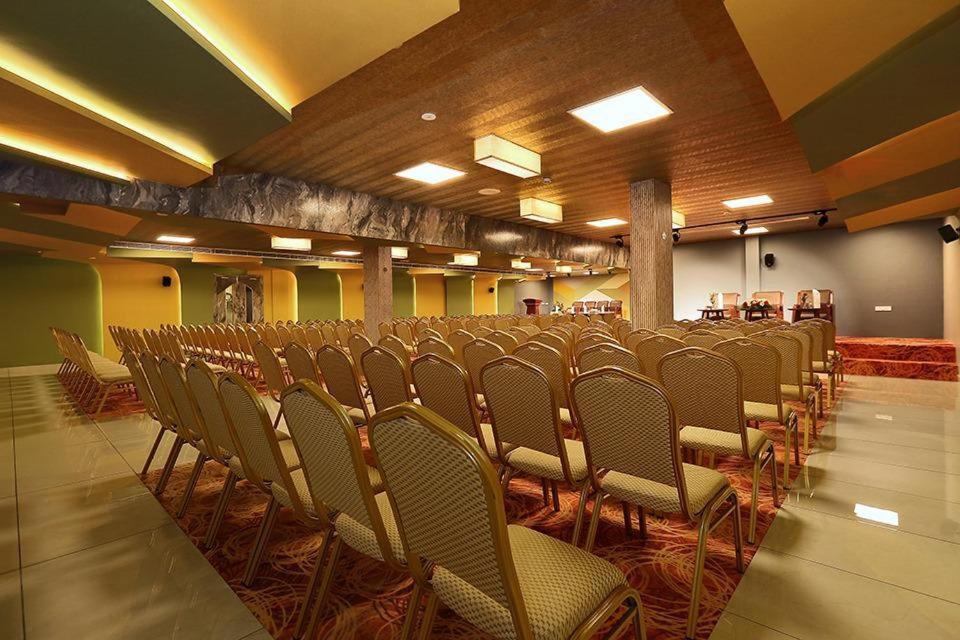 Hotel New York Square Kottayam Extérieur photo