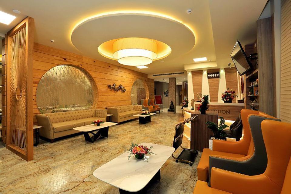 Hotel New York Square Kottayam Extérieur photo