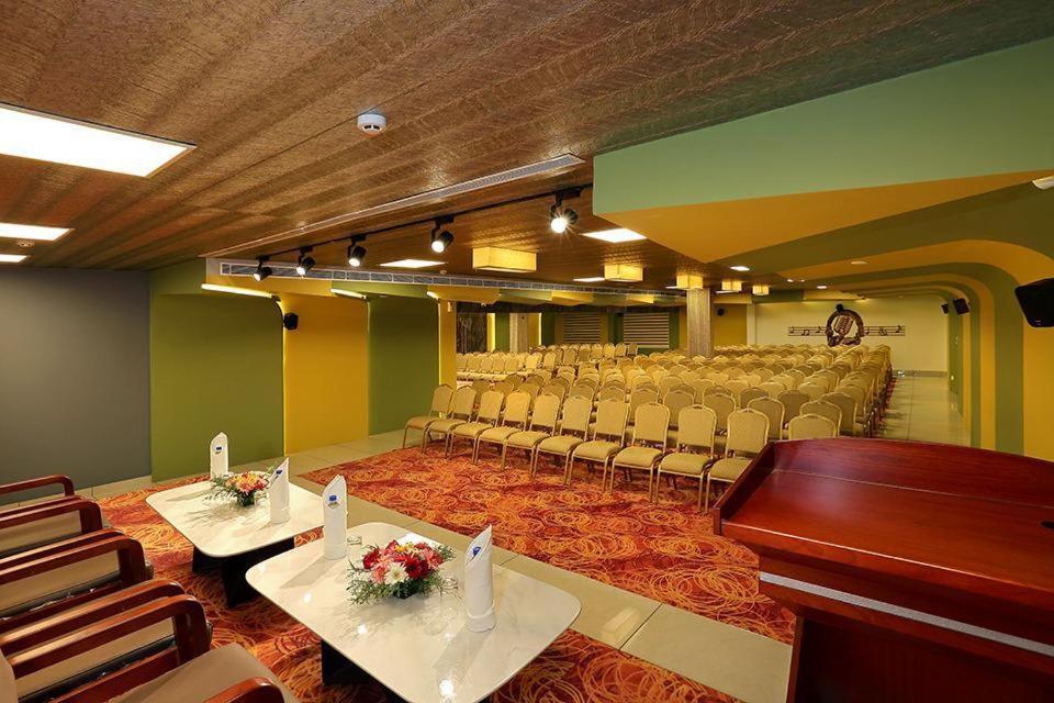 Hotel New York Square Kottayam Extérieur photo