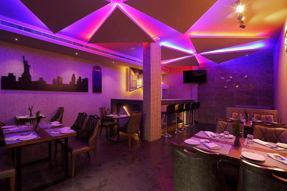 Hotel New York Square Kottayam Extérieur photo