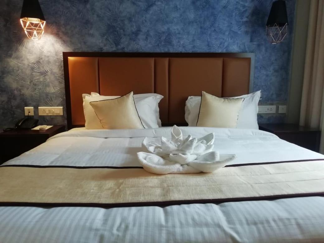 Hotel New York Square Kottayam Extérieur photo