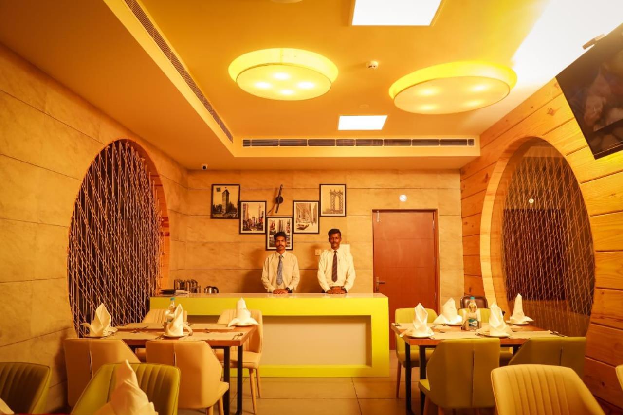 Hotel New York Square Kottayam Extérieur photo