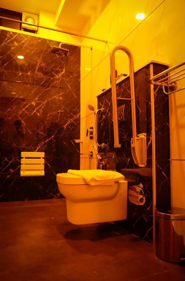 Hotel New York Square Kottayam Extérieur photo