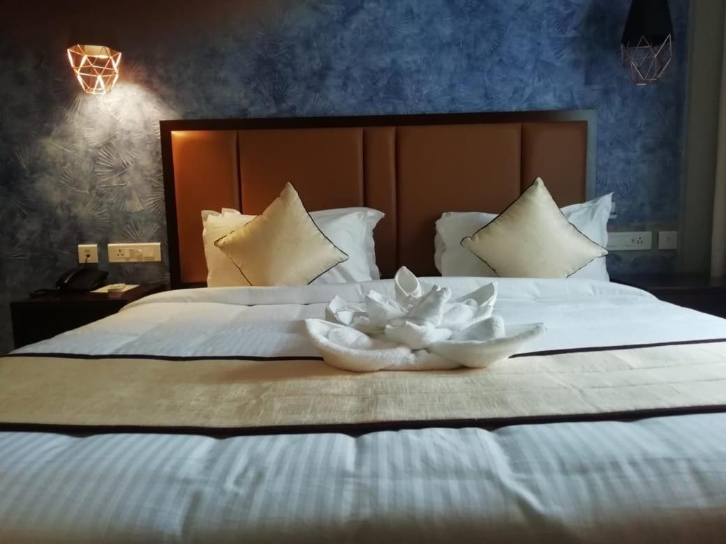 Hotel New York Square Kottayam Extérieur photo