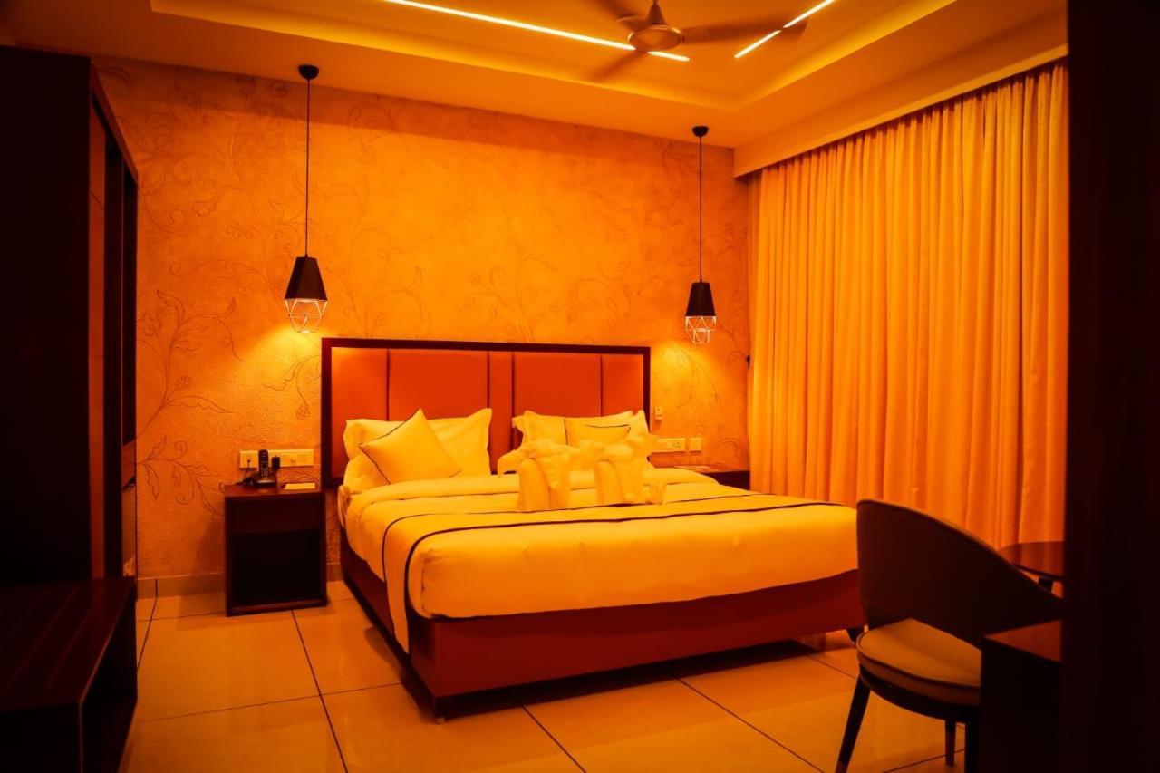 Hotel New York Square Kottayam Extérieur photo