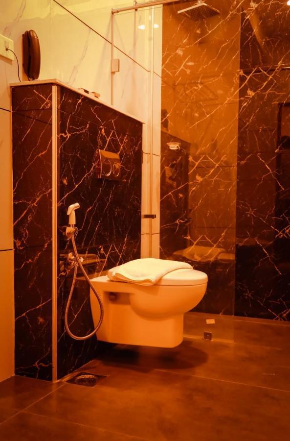 Hotel New York Square Kottayam Extérieur photo